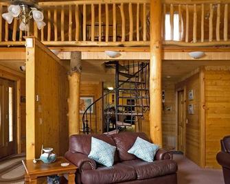 Alpine Mountain Top Home - South Fork - Huiskamer