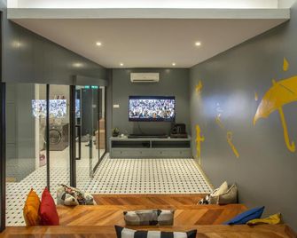 يوت 28 - مالاكا