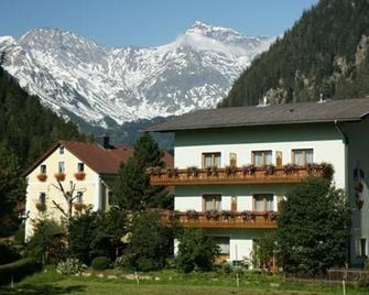 Double room, shower or bath, balcony - Pension Jägerhof - Mallnitz - Building