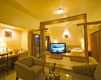 Phoenix Hotel - Pune - Living room