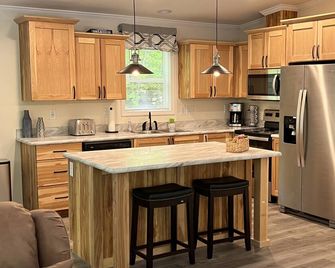 Blue House by the Bay - Spacious New Home on 1+ Acre Scenic Wooded Lot - Ellison Bay - Cocina