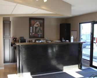 Cedar Inn - Lloydminster - Front desk