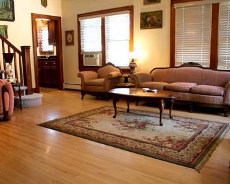The Ross House 1930's Craftsman Style House - Gillette - Living room