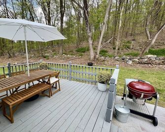 Panoramic Nature Views Hudson Valley Getaway - Cold Spring - Patio