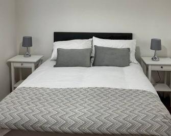 Apt Sleeps5-Parkg-Netflix-near city centre Etihad - Manchester - Bedroom