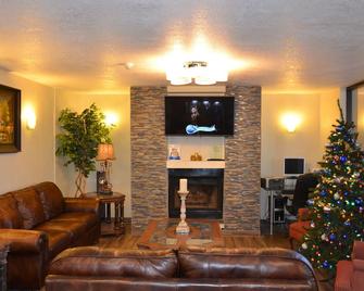 Days Inn By Wyndham Southern Hills/Oru - Tulsa - Living room