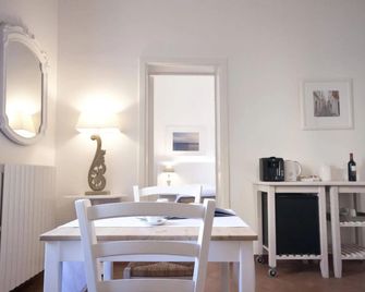 And So - Lecce - Ruokailuhuone