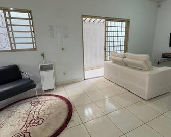 House - Custodian 1 - Uberlândia - Wohnzimmer