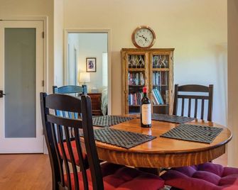 Quercus Acorn Cottage by AvantStay - El Paso de Robles - Comedor