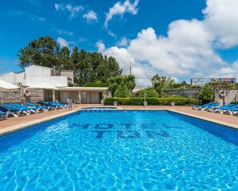 Ton - Pontevedra - Piscina