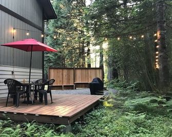 5 miles to Mt. Rainier Nisqually entrance - Ashford - Patio