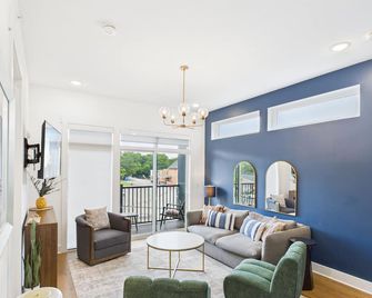 Gallatin Retreat-Private Balcony-In East Nashville - Nashville - Living room