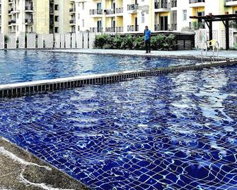 Charming 2-bedroom apartment with Pool View - Noida - Pool
