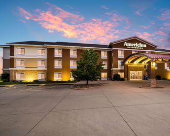 AmericInn by Wyndham Fairfield - Fairfield - Gebouw