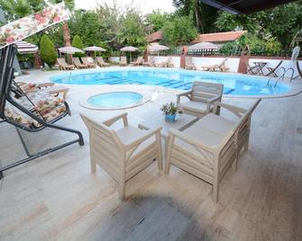 Yeni Doga Hotel - Dalyan (Mugla) - Piscina