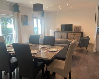 Quiet house with indoor pool, 10 minutes from Chambord and close to shops - Mer
