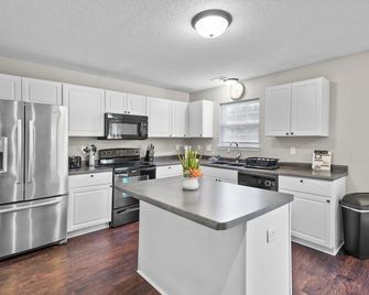 Avon Fhs Rental - Avon - Kitchen