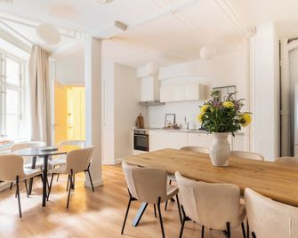 Sanders Noble - Fantastic 5-Bdr Apt in the Capital - Copenhaguen - Menjador