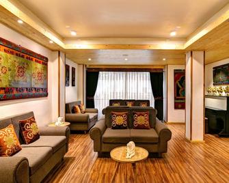 Summit Swiss Heritage Resort & Spa - דאריילינג - סלון