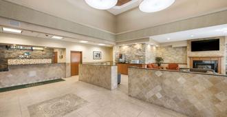Quality Inn and Suites Fishkill South near I-84 - Fishkill - Resepsiyon