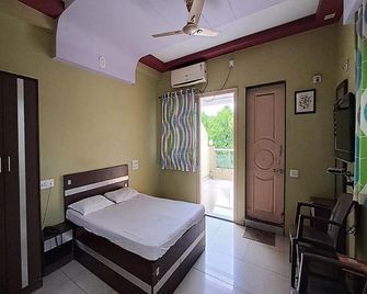 Hotel Relax Inn - Bhavnagar - Bedroom