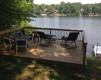 Beautiful lake house in northern Michigan - Farwell - Patio