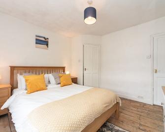 Pass the Keys A Bright Spacious Home With Free Parking - Surbiton - Chambre
