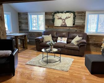 Trails Head Cabin - Rock Hill - Living room