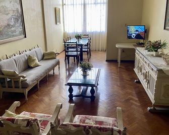 3 Bedrooms In Rua São Salvador - Rio de Janeiro - Living room