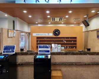 Toyoko Inn Yokohama Tsurumi eki Higashi guchi - Yokohama - Front desk