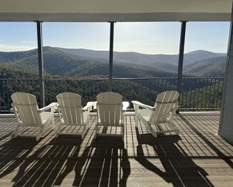Golden Valley - Steels Creek - Dixons Creek - Balcony