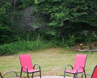 Granite Hollow Cabin - Sharbot Lake - Patio