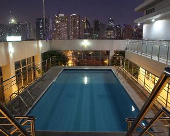 Herald Suites Solana - Makati - Pool