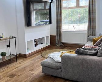 Modern Newly Renovated 3 Story House In - Ebbw Vale - Living room