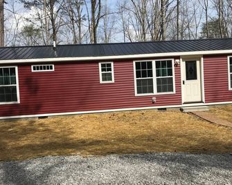 Quiet, Private 2 BR/1.5BA Unit ~ Lake View, next to Wood Creek Boat Dock - London - Gebäude