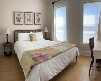 Heart of Marquette, close to downtown, Lake Superior and 3rd Street - Marquette - Bedroom