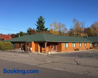 Northwoods Inn & Suites Minocqua - Minocqua - Building
