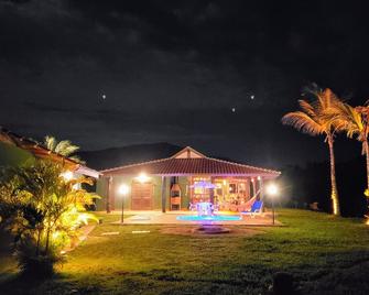 Mountain Chalet 1 hour from the coast and tourist towns - Taubaté - Building