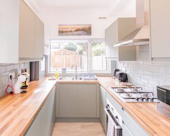 Pass The Keys Comfortable Flat With Pati - Westcliff-on-Sea - Cocina