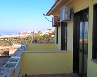 B Palace - Ardea - Balcony