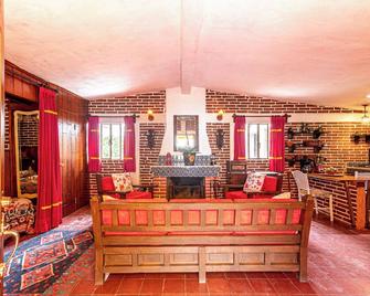 Cabañas Elsa María, Cabañas para Hospedaje con Alberca y Jardín de Eventos - Ecatzingo de Hidalgo - Living room