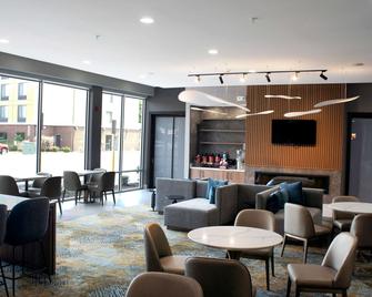 La Quinta Inn & Suites By Wyndham Manchester / Arnold Afb - Manchester - Lobby