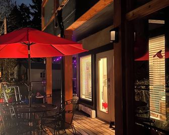 Brentwoods L’il Lodge - Brentwood Bay - Patio
