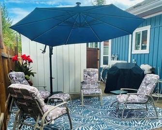 Blue Haven Beach Suite - Christina Lake - Patio