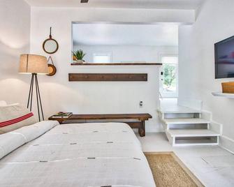 Gorgeous guest home just 20min to uptown Charlotte - Matthews - Bedroom