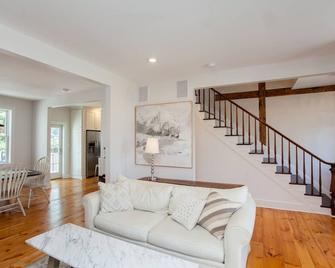 Main Street Livin - Flemington - Living room