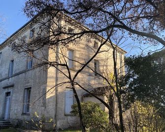 Cottage at the foot of the Cévennes for 30 people - Pompignan - Edificio