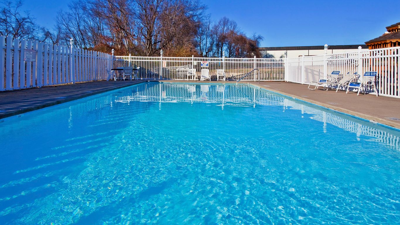 Holiday Inn Express & Suites Nashville-I-40&I-24(Spence Ln) By IHG