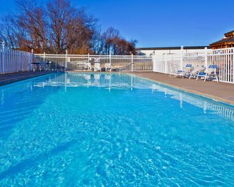 Holiday Inn Express & Suites Nashville-I-40&I-24(Spence Ln) By IHG - Nashville - Resepsiyon