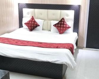 Hotel Shehnaz Inn - Walking Distance for Golden Temple - Amritsar - Habitación
